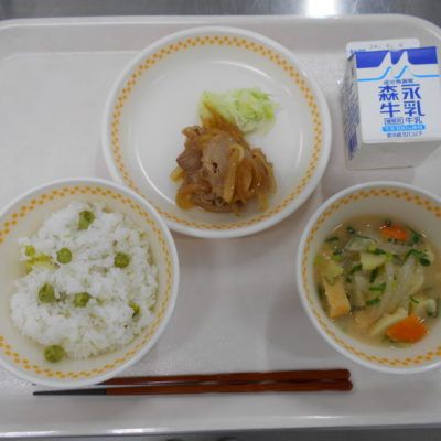 近隣の学校給食の献立を再現しました！（応用栄養学実習）